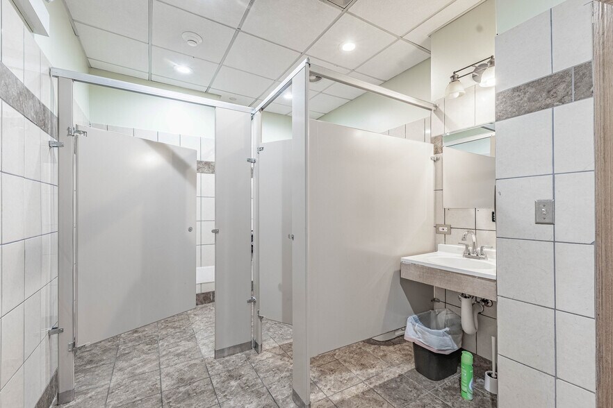 More Photos Of 3205 S Harlem Ave, Berwyn Fast Food For Sale