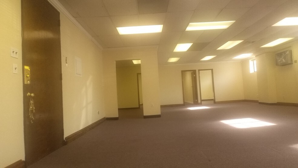 More Photos Of 30 S Ocean Ave, Freeport Loft Creative Space For Lease