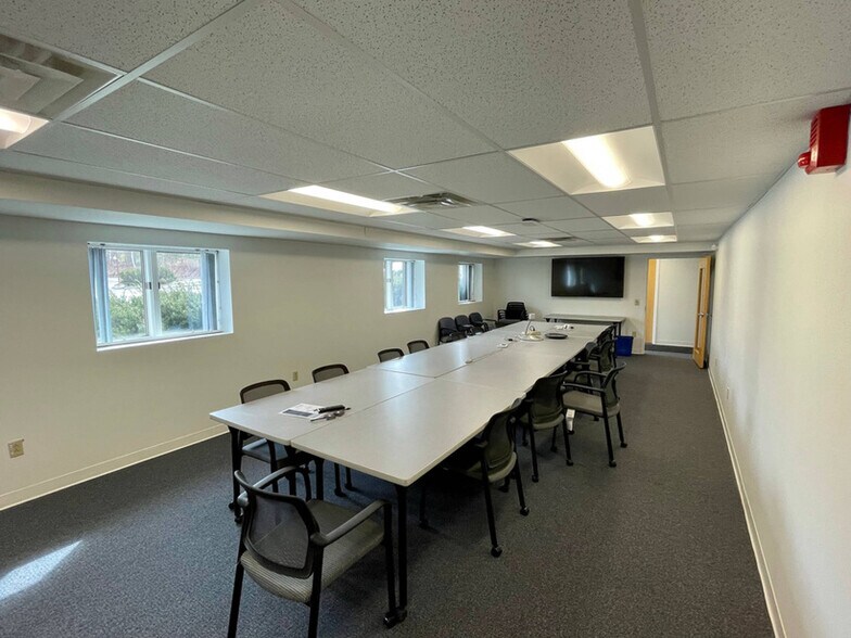 More Photos Of 249 Western Ave, Augusta Office For Sale