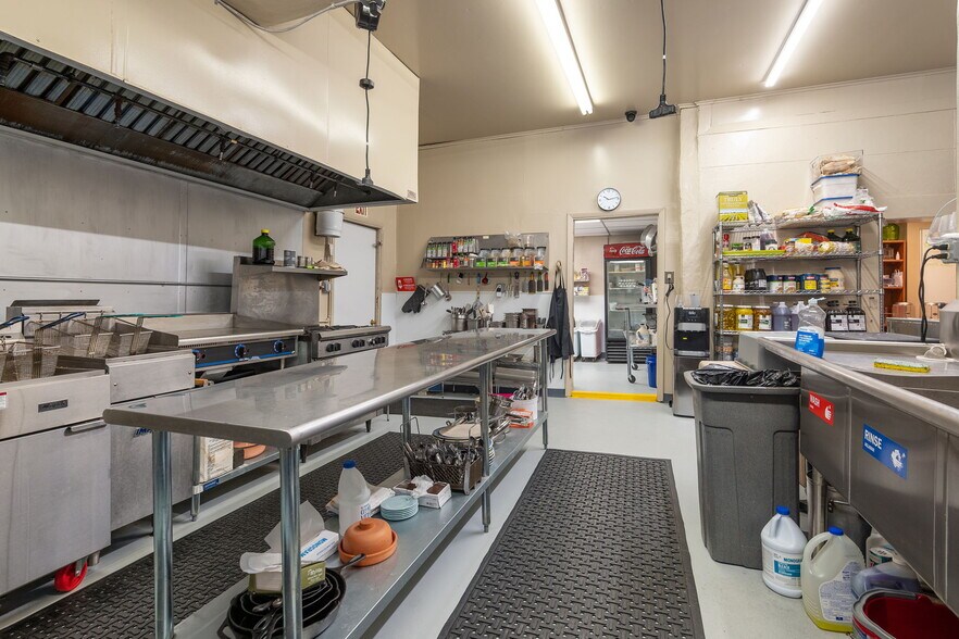 More Photos Of 140 Clinton St, Schenectady Storefront Retail Residential For Lease