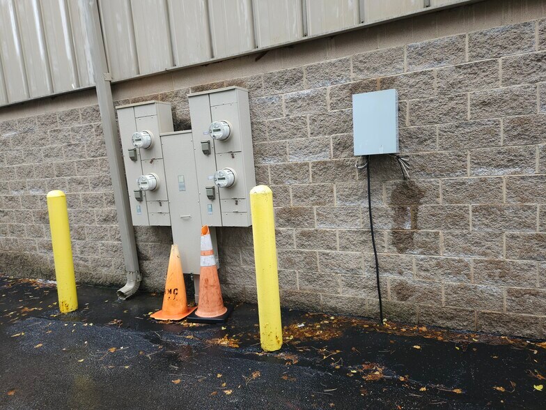 More Photos Of 825 W 75th St, Willowbrook Light Manufacturing For Sale