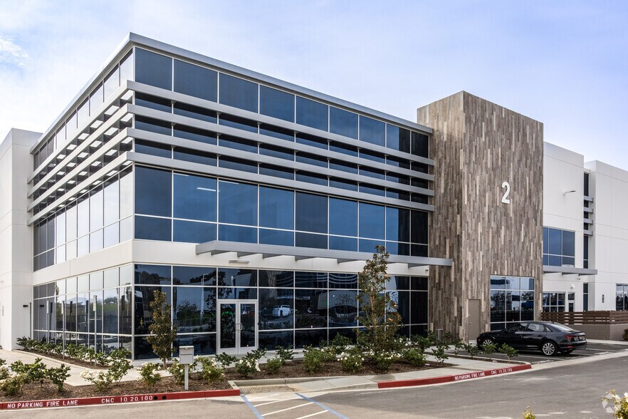 More Photos Of 17 Longitude Way, Corona Unknown For Lease