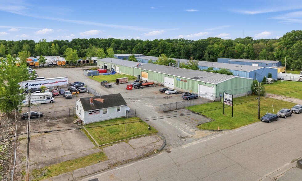 More Photos Of 32 Industrial Ct, Seekonk Warehouse For Lease