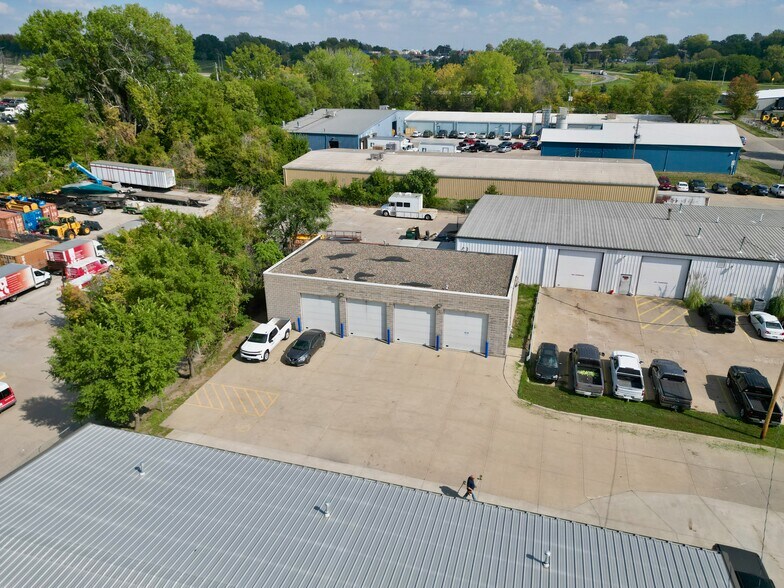 More Photos Of 2014-2016 E Ovid Ave, Des Moines Distribution For Sale