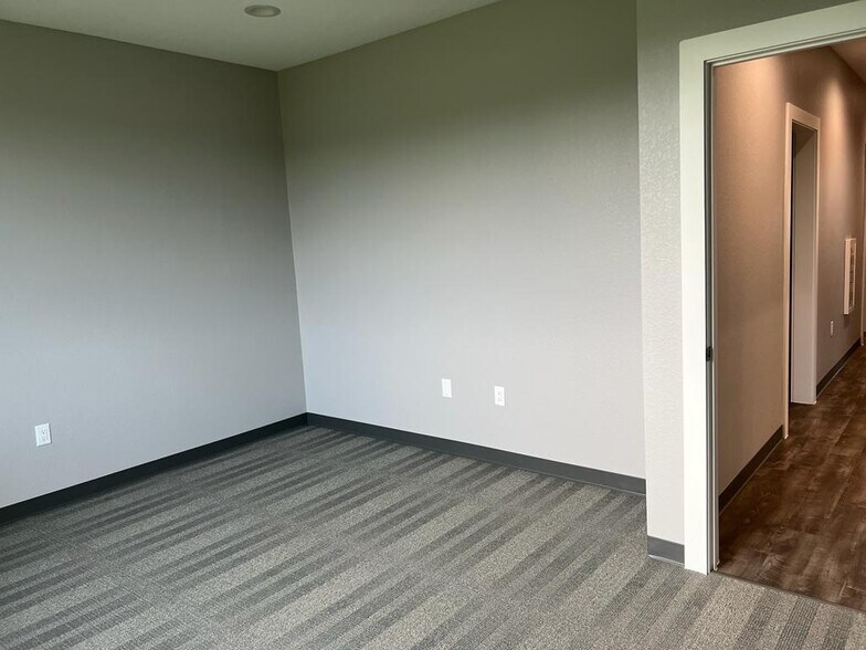 More Photos Of 800 Bonaventure Way, Sugar Land Medical For Sale