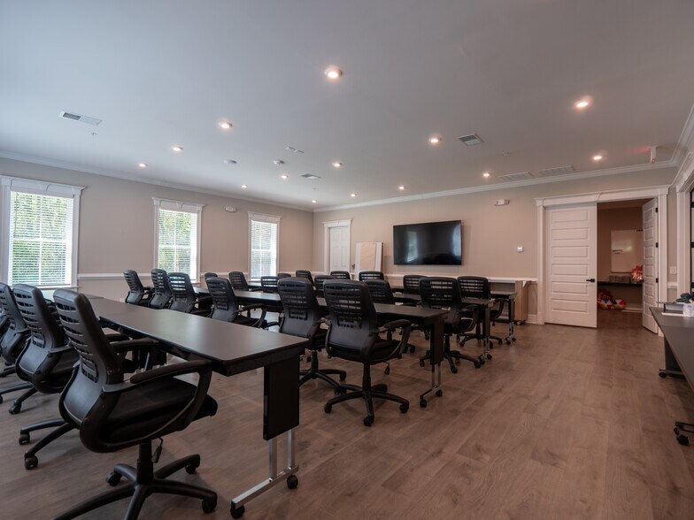 More Photos Of 3957 S Main St, Acworth Office For Sale