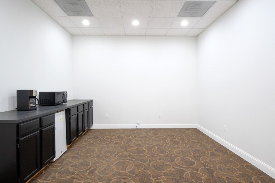 More Photos Of 6830 Gravois Ave, Saint Louis Storefront Retail Office For Lease