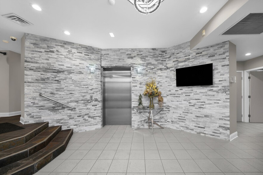 More Photos Of 1670 Willow Rd, Northfield General Retail For Sale