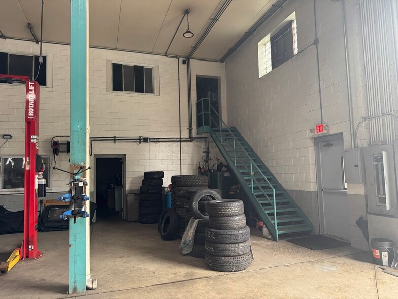 More Photos Of 1101 Lincoln Hwy, North Versailles Showroom For Sale