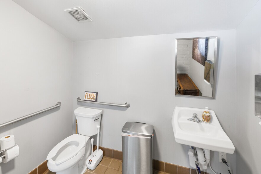 More Photos Of 1016 E Broad St, Athens Restaurant For Sale