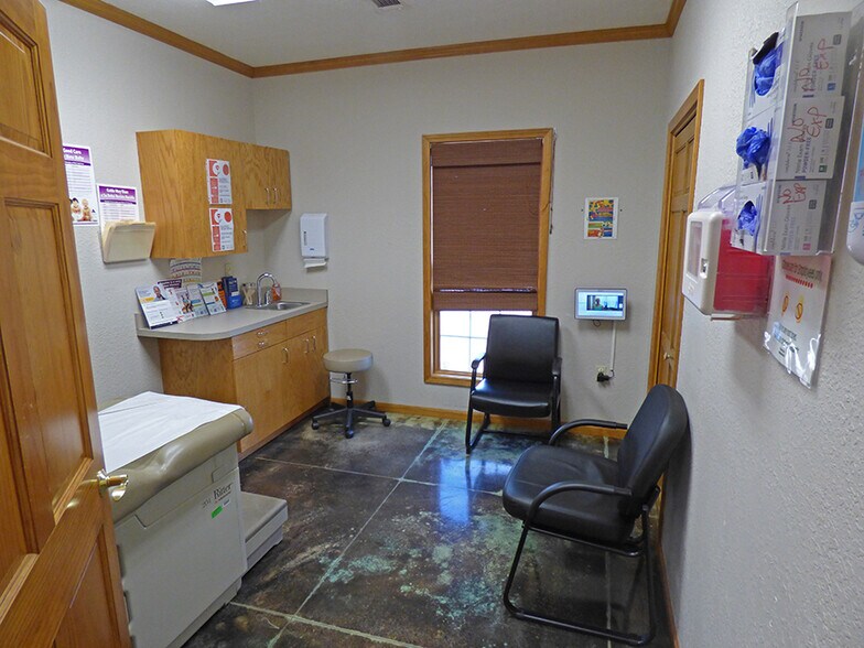 More Photos Of 308 US-62 Hwy, Ash Flat Medical For Sale
