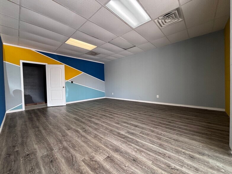 More Photos Of 50 Lack Ln, Clute General Retail For Lease