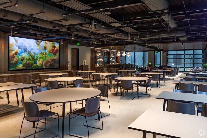 More Photos Of 190 TC Jester Blvd, Houston Office For Sale