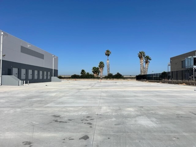 More Photos Of 415 S Motor Ave, Azusa Warehouse For Lease