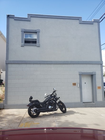 More Photos Of 182 Vermont Ave, Staten Island Light Distribution For Sale