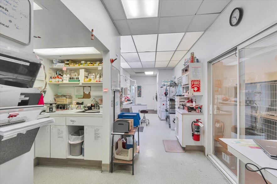 More Photos Of 2143-2145 Taraval St, San Francisco Veterinarian Kennel For Sale