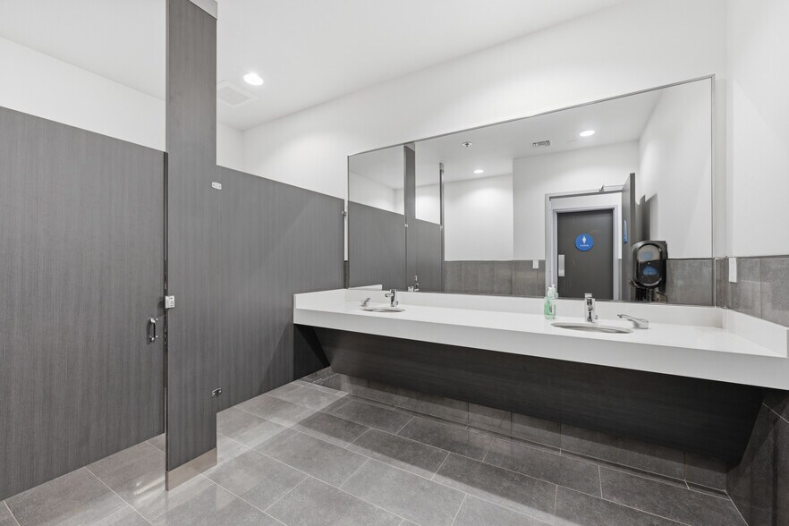 More Photos Of 9170-9190 Camino Santa Fe, San Diego Light Manufacturing For Sale