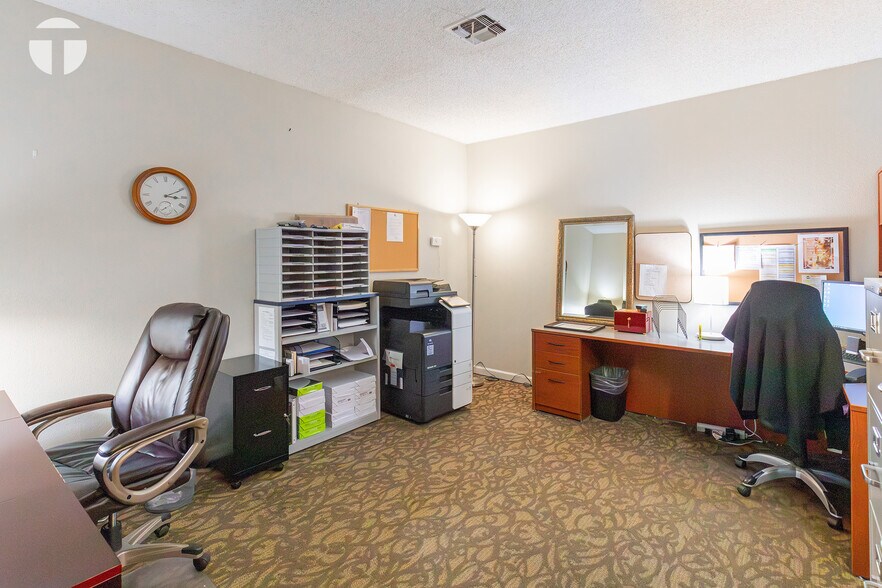 More Photos Of 2685 Riverside Blvd, Sacramento Funeral Home For Sale