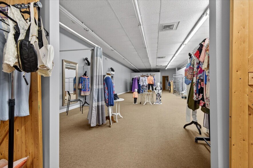 More Photos Of 111 SE Frank Phillips Blvd, Bartlesville Office For Sale