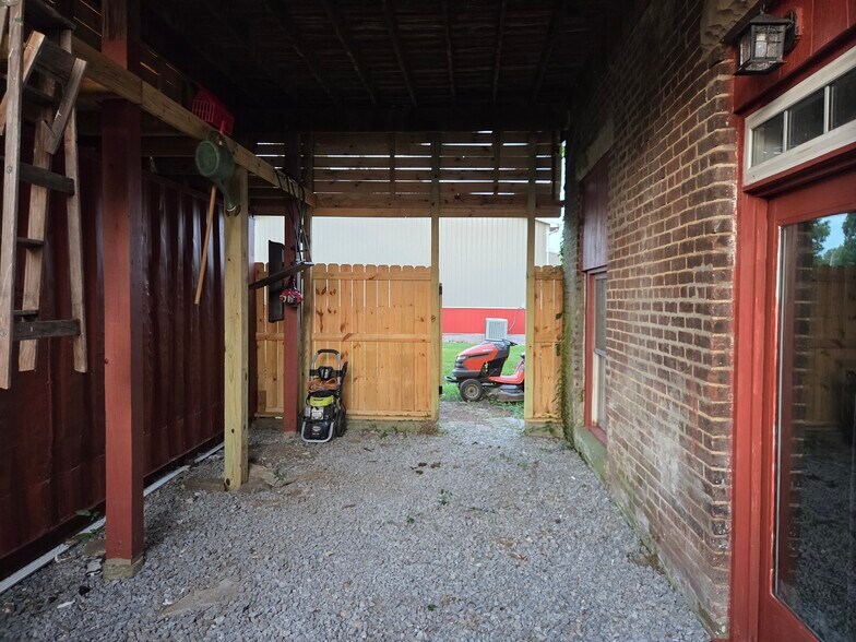 More Photos Of 127 Main St, North Middletown Office For Lease