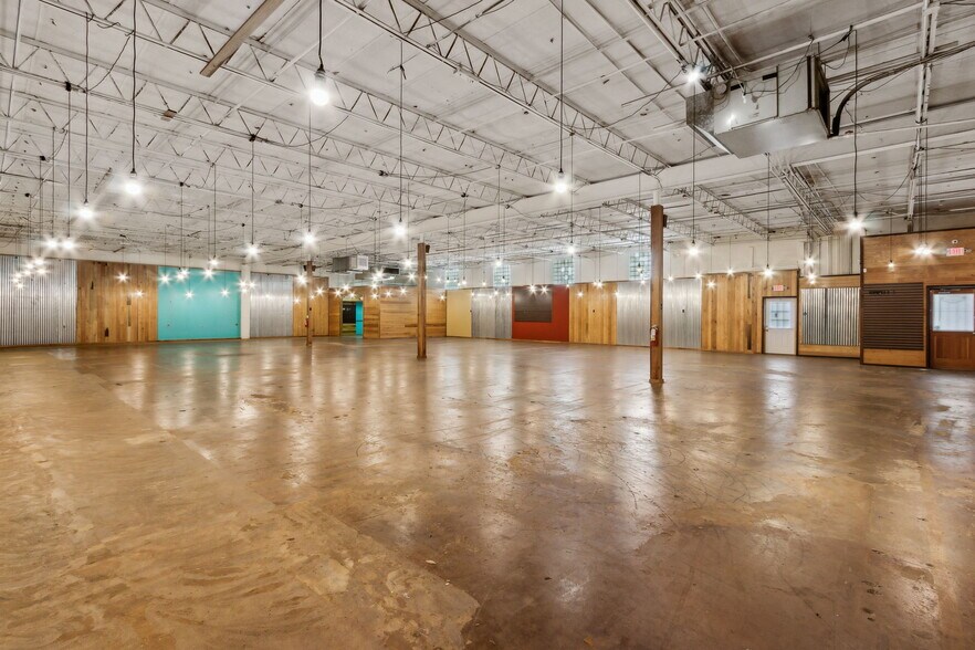 More Photos Of 30 Barber Rd, Macclenny Showroom For Sale