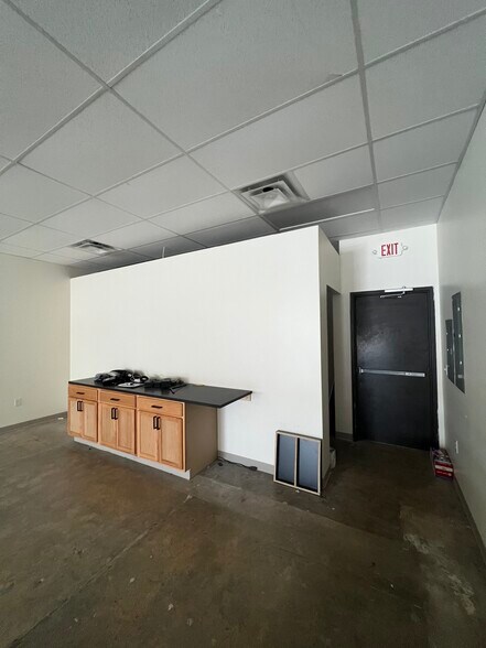 More Photos Of 1014 S Broadway St, Carrollton Unknown For Lease