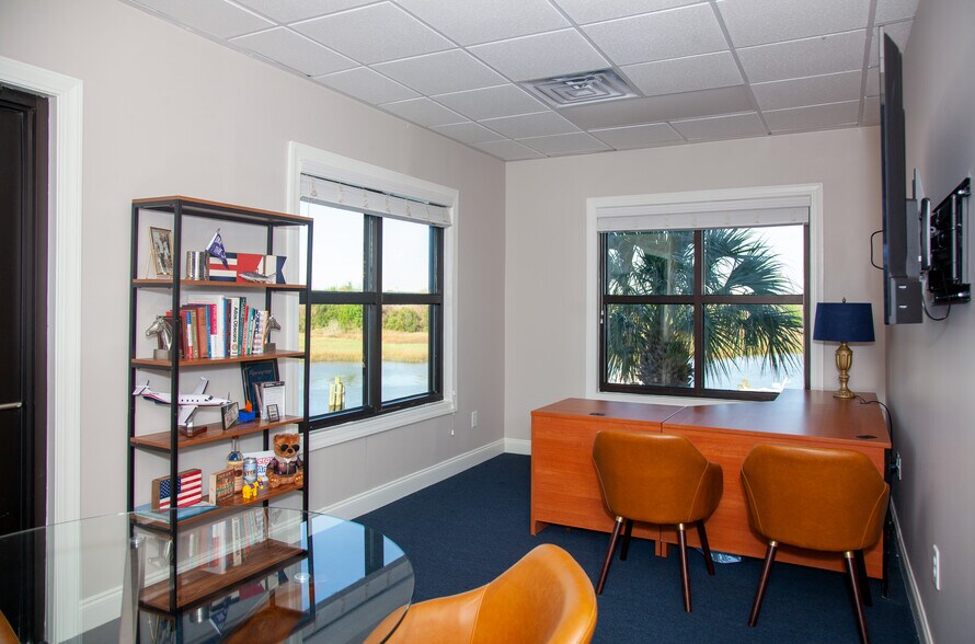 More Photos Of 670 Marina Dr, Charleston Office For Lease