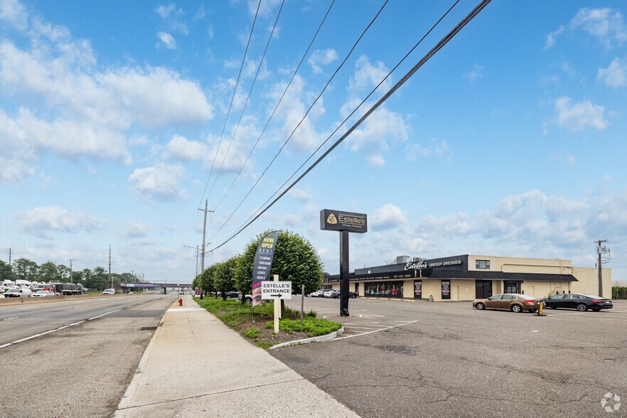 More Photos Of 1600 Broadhollow Rd, Farmingdale Warehouse For Sale