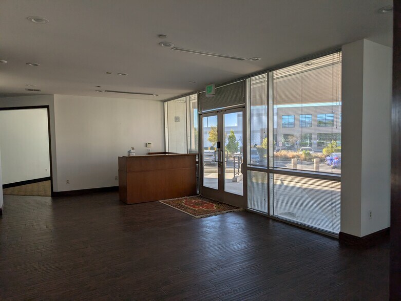 More Photos Of 27002 Vista Terrace, Lake Forest Manufacturing For Lease