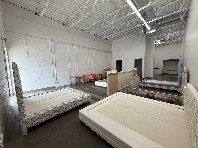 More Photos Of 4801-4805 Reading St, Dallas Distribution For Lease