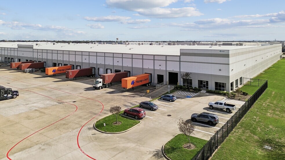 More Photos Of 4331 Underwood Rd, Pasadena Distribution For Lease