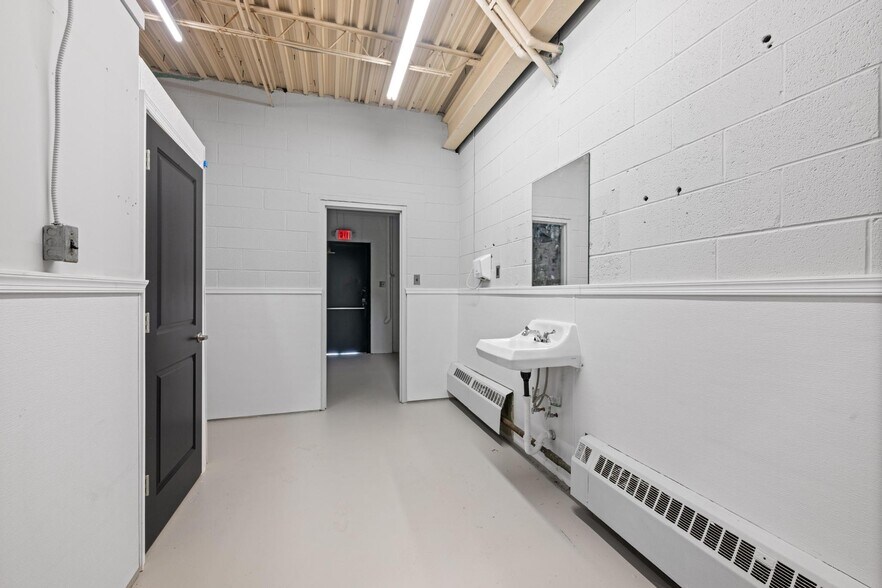 More Photos Of 325 Bridge St, Old Forge Manufacturing For Lease