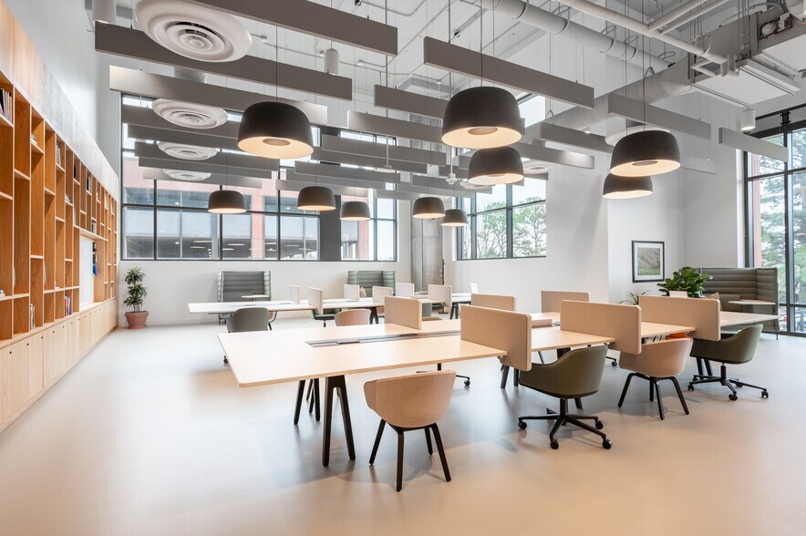 More Photos Of 555 W Turney Ave, Phoenix Coworking Space