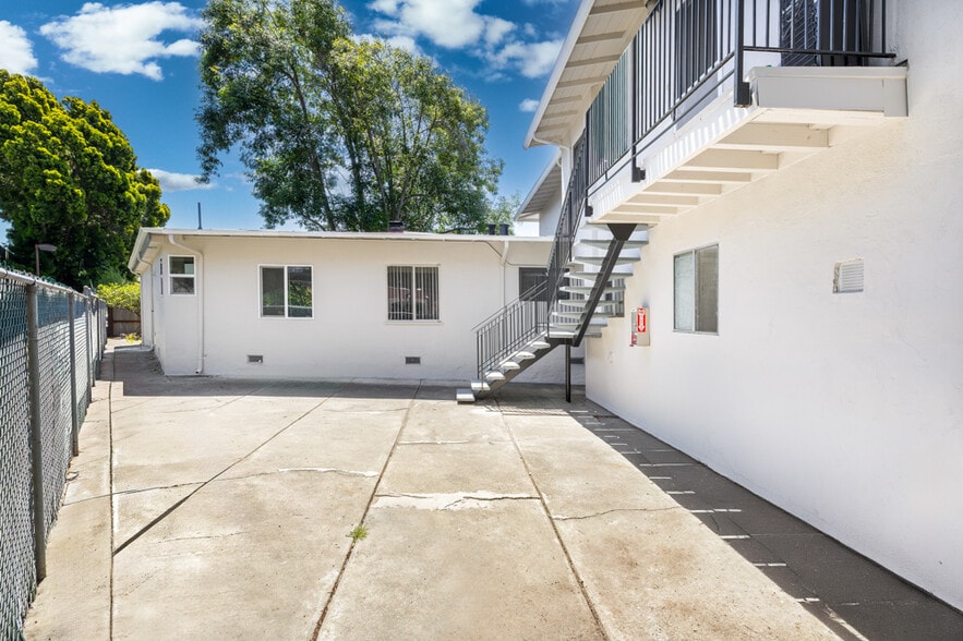 More Photos Of 1311-1313 Curtis St, Berkeley Apartments For Sale