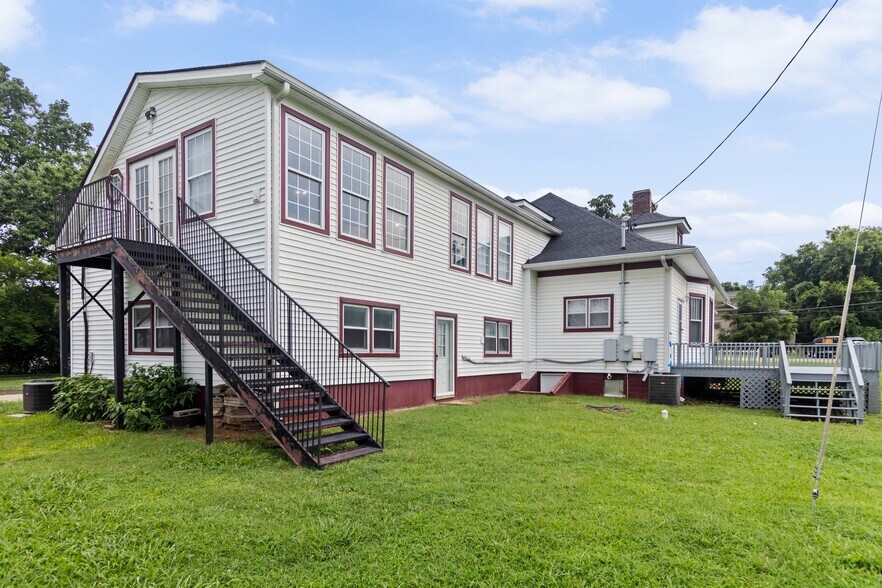 More Photos Of 300 Maple St, Smyrna Restaurant For Sale