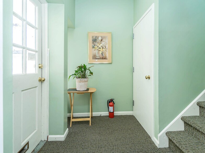 More Photos Of 17 S Maryland Ave, Port Washington Loft Creative Space For Sale