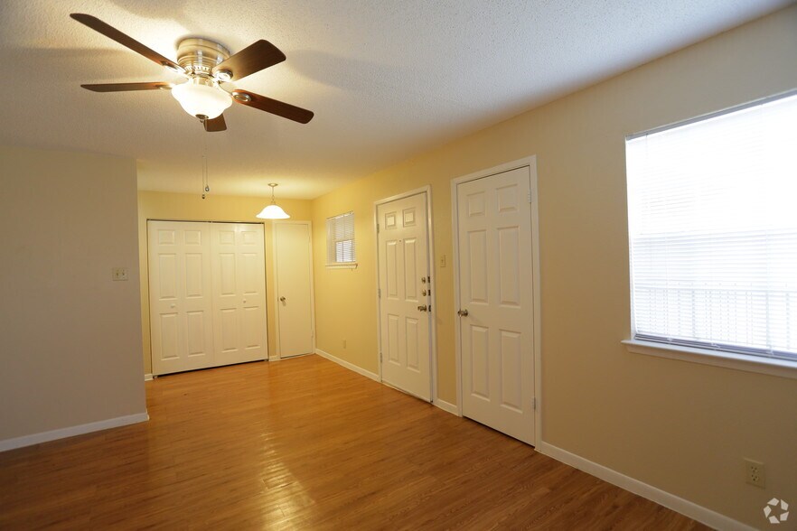 More Photos Of 737 W Mayfield Blvd, San Antonio Apartments For Sale