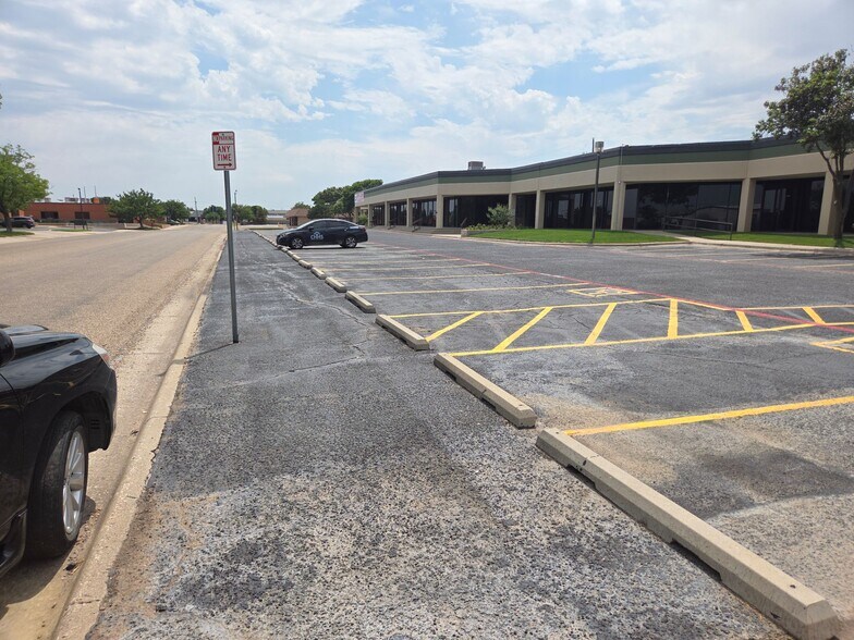 More Photos Of 2400 Lakeview Dr, Amarillo Office For Sale