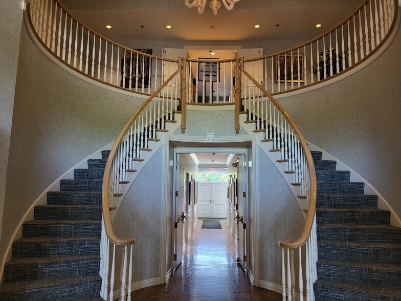 More Photos Of 1025 W Everett Rd, Lake Forest Medical For Lease