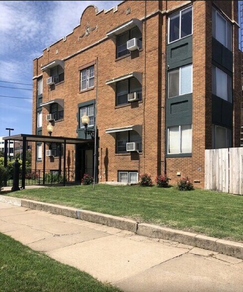More Photos Of 901 SW Tyler St, Topeka Apartments For Sale