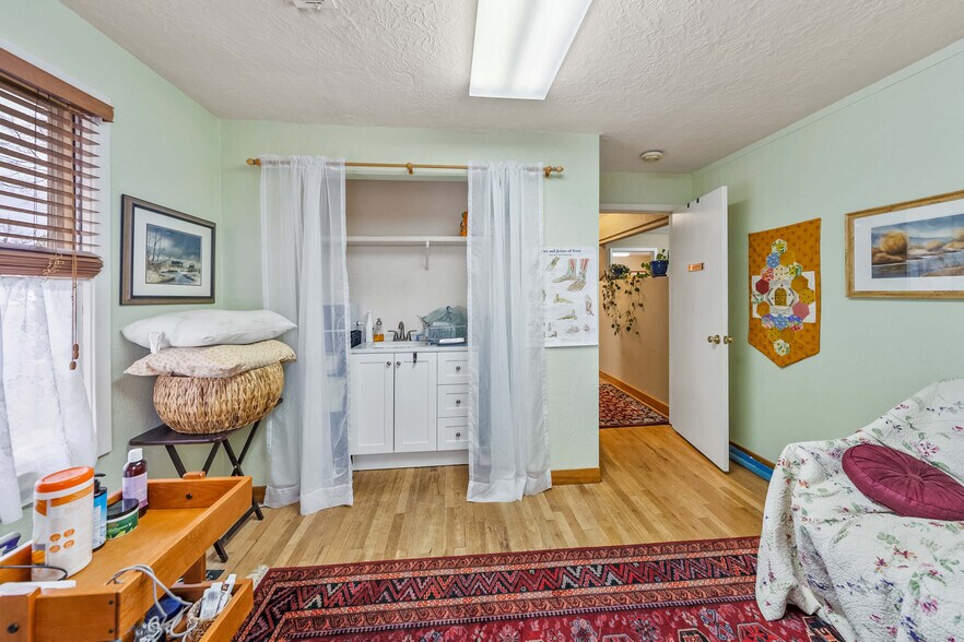 More Photos Of 1745 Ashland St, Ashland Medical For Sale