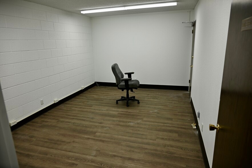 More Photos Of 155 W 2950 S, Salt Lake City Light Manufacturing For Lease