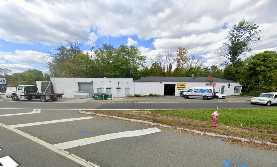 More Photos Of 1050-1052 Valley St, Vauxhall Warehouse For Lease