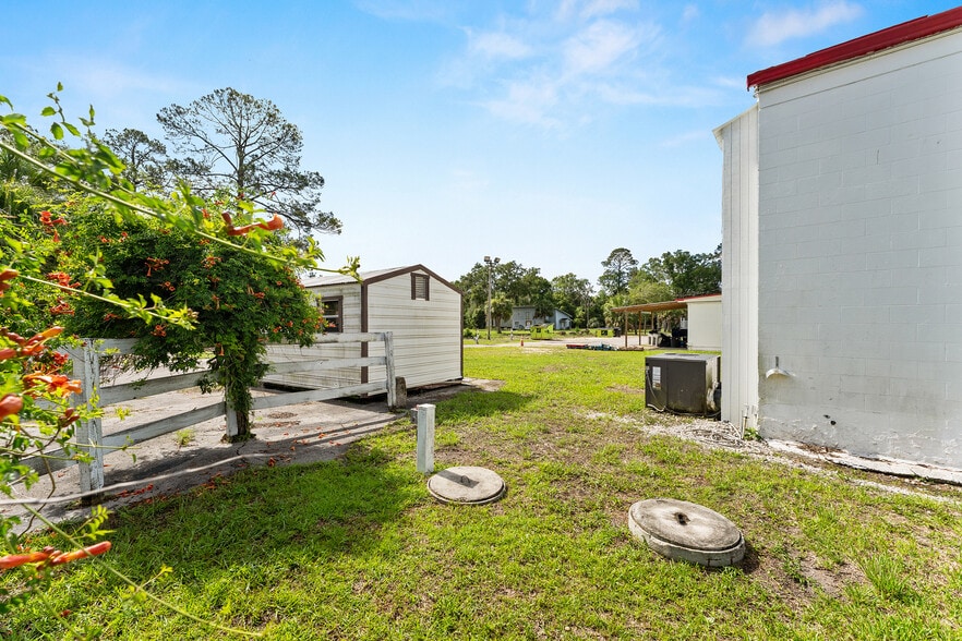 More Photos Of 17313 NE US Highway 301, Waldo Freestanding For Lease