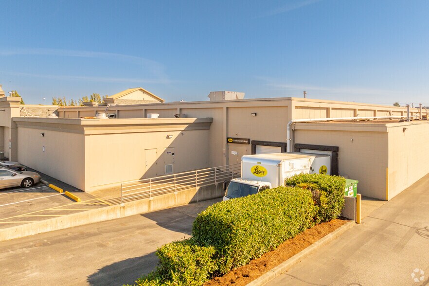 More Photos Of 2633 Sweden Way, Richmond Showroom For Lease