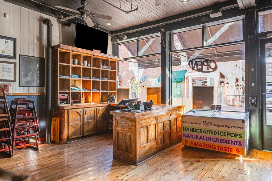 More Photos Of 209 W Congress St, Savannah Restaurant For Sale