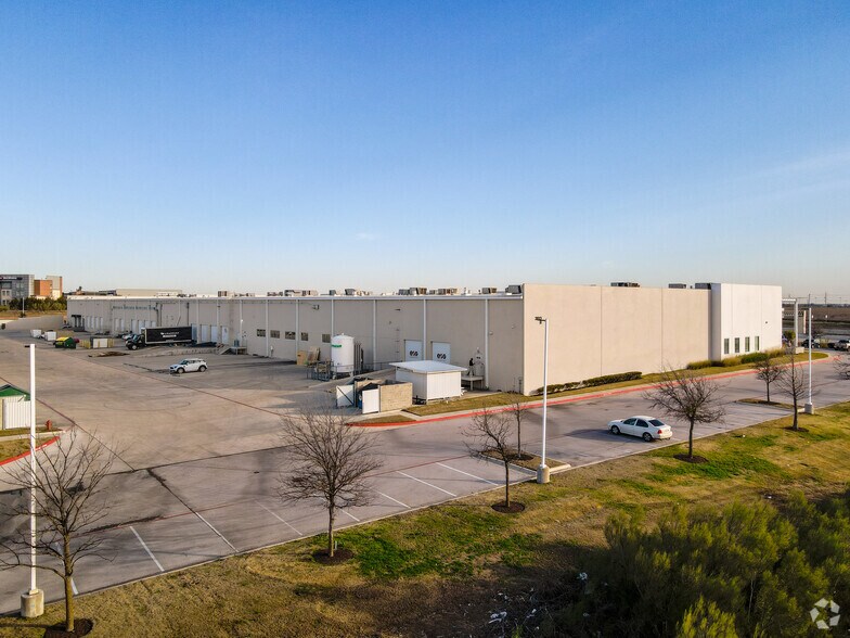 More Photos Of 3813B Helios Way, Pflugerville Distribution For Lease