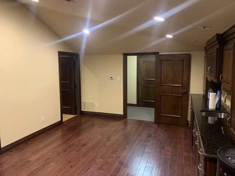 More Photos Of 4602 Park Springs, Arlington Loft Creative Space For Sale