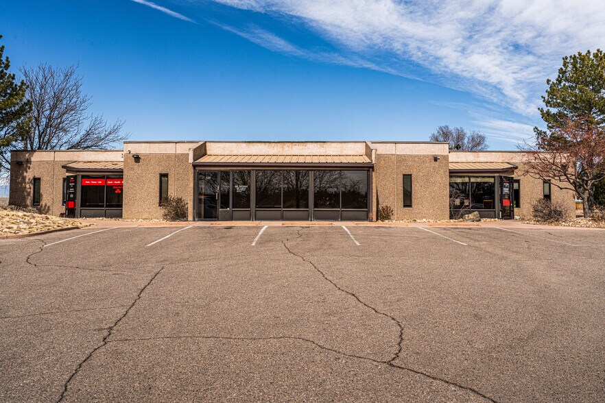 More Photos Of 725 Desert Flower Blvd, Pueblo Office For Sale