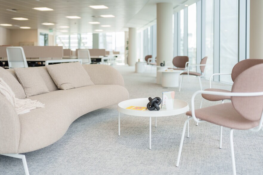 More Photos Of 80-100 Victoria St, London Office For Lease